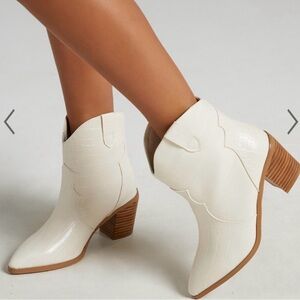 Women’s Billini Nirvana Boots‎ size 8